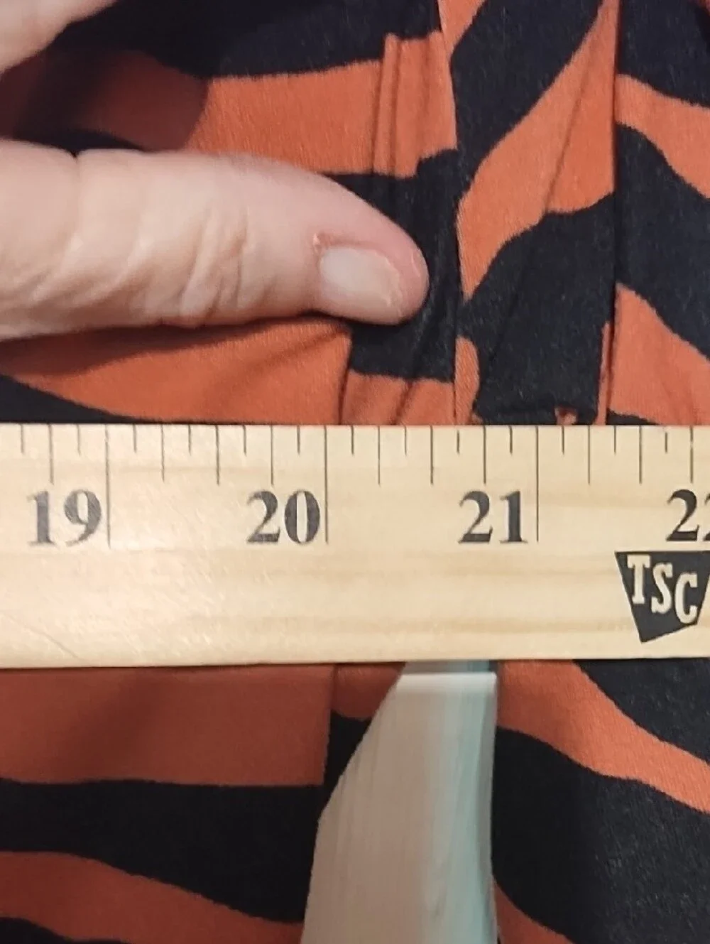 Rust Zebra-Stripe Long Sleeve Tunic with Shoulder Buttons Large EUC. - Picture 7 of 10